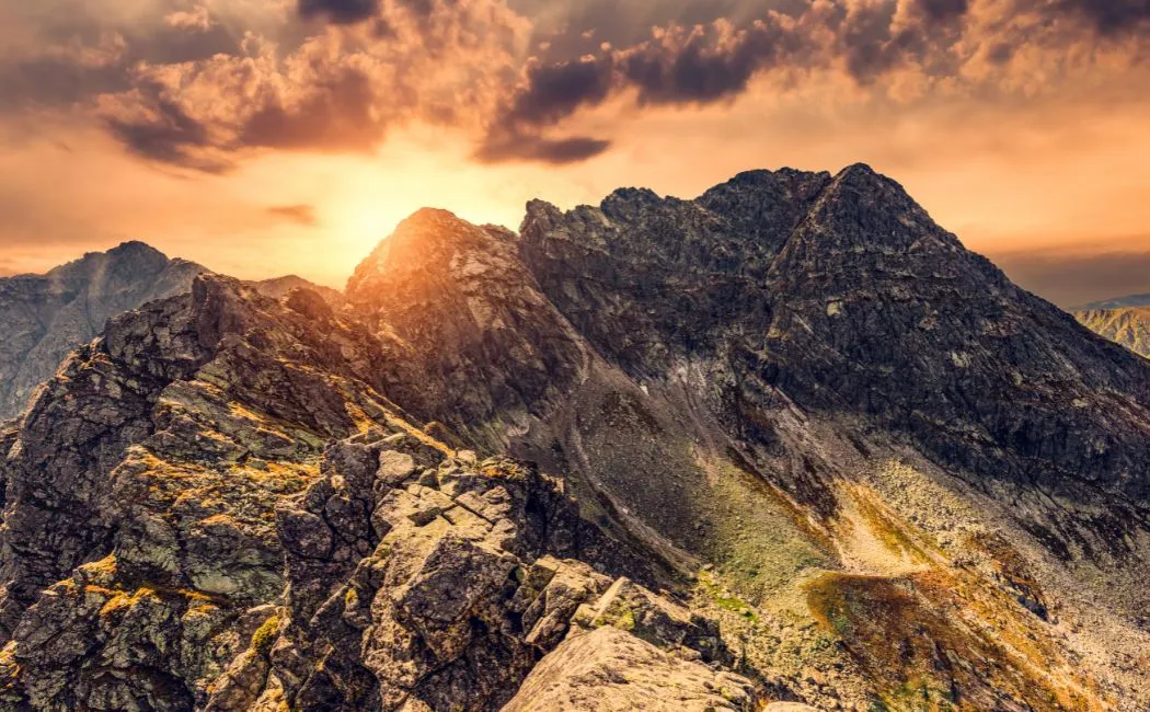 Poznaj najlepsze atrakcje górskie - twój przewodnik po Tatrach